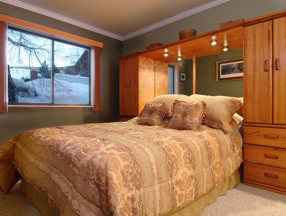 Image of Red Pine Condominiums