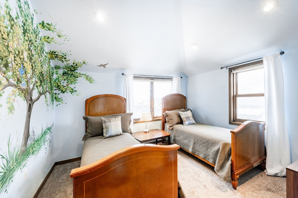 Image of 1212 Empire Avenue 4 Bedroom Home