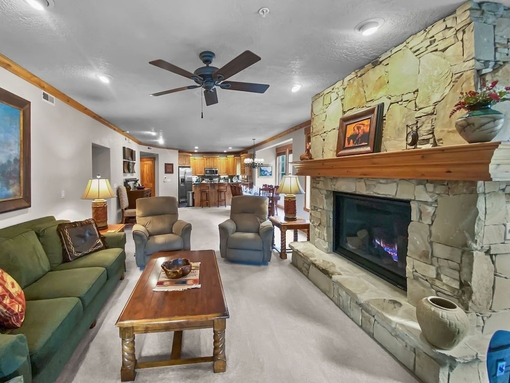 Image of 201 Town Pointe Escape! 3 Bedroom Condo