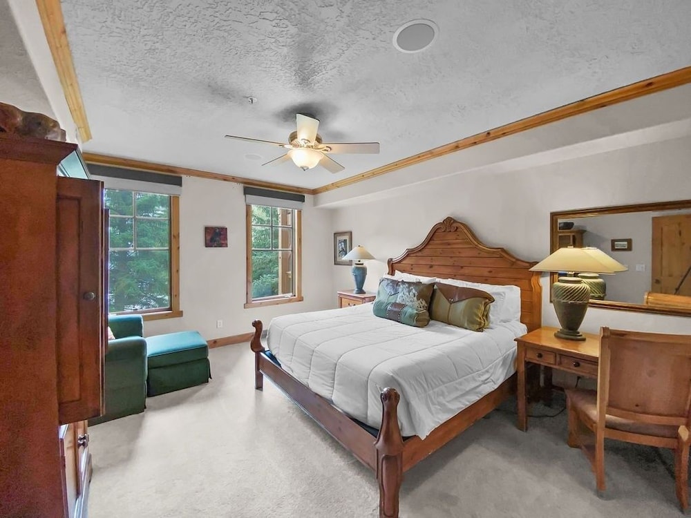 Image of 201 Town Pointe Escape! 3 Bedroom Condo