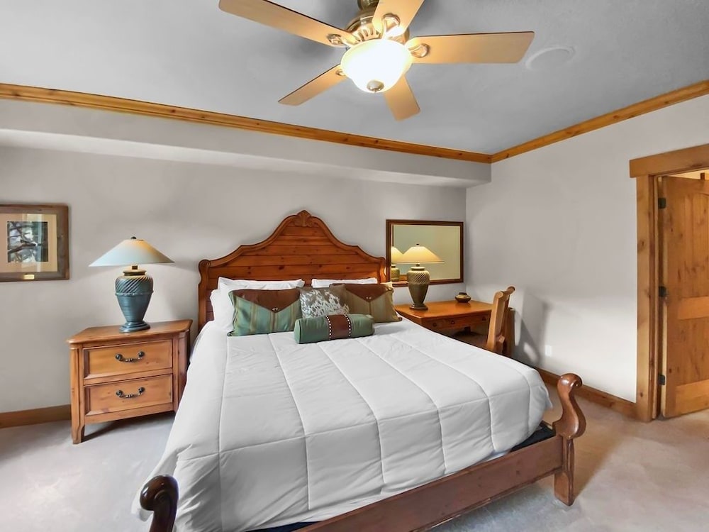 Image of 201 Town Pointe Escape! 3 Bedroom Condo