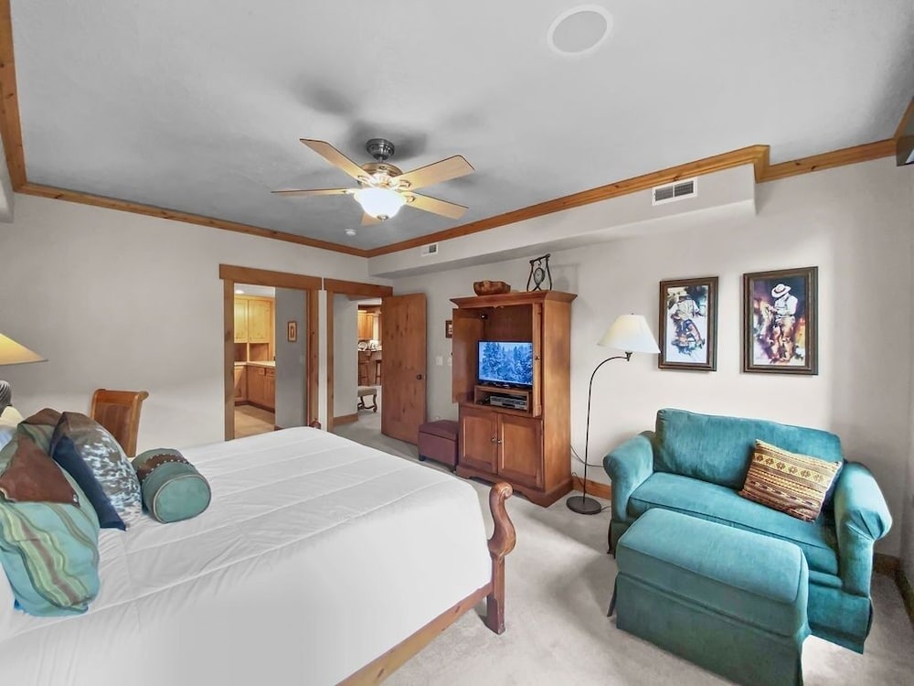 Image of 201 Town Pointe Escape! 3 Bedroom Condo