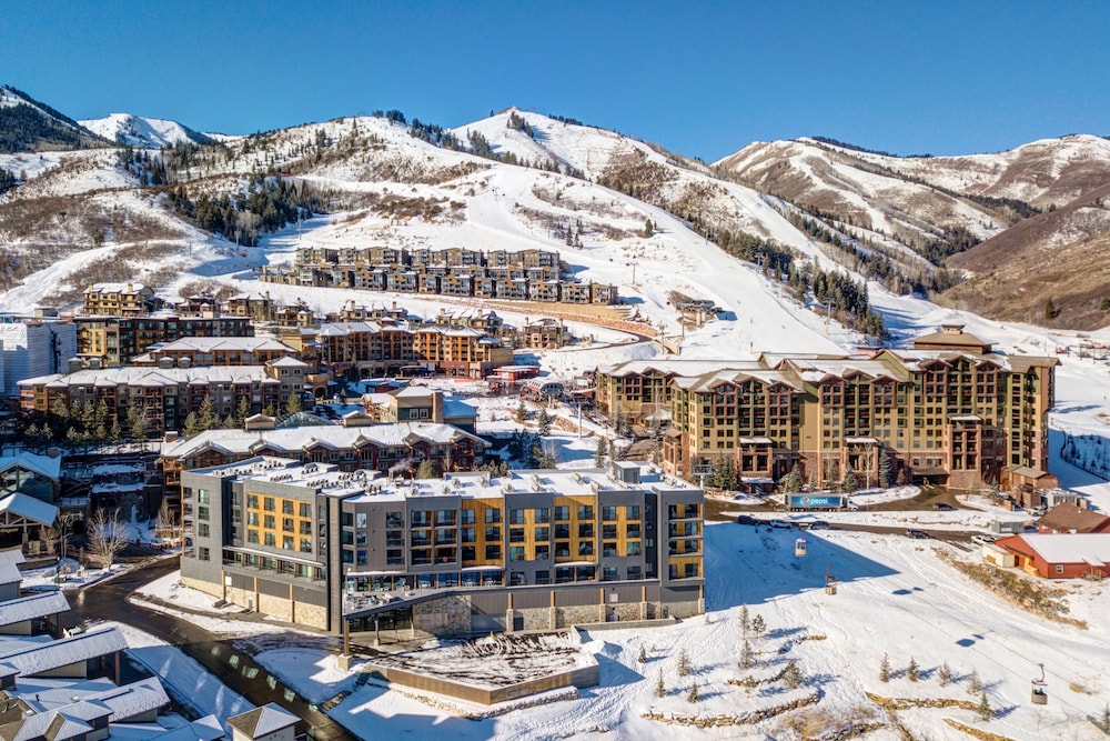 Image of 129 Park Station Escape! Cozy Condo With Pool & Hot Tub! Walking Distance To Main Street & Town Lift! 2 Bedroom Condo by RedAwning